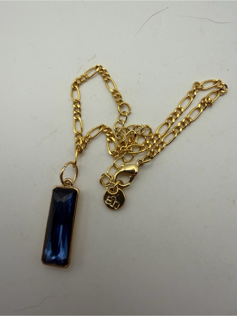 Gold “en” Figaro Chain Bracelet with Blue Sapphire Color Rectangular Charm